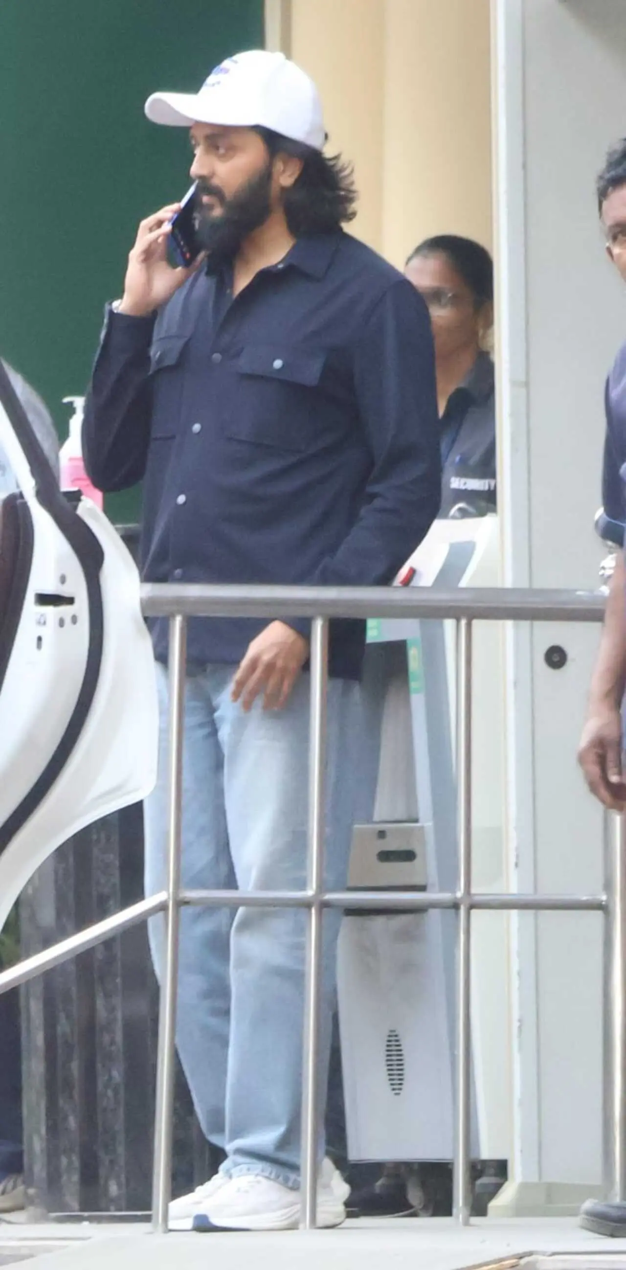 Riteish Deshmukh was spotted at Lilavati hospital to visit Salim Khan.